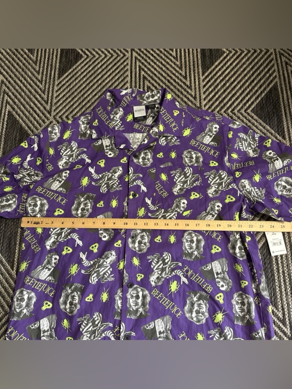 NWT Beetlejuice Mens XL Button-Up Camp Hawaiian Shirt Halloween Costume Movie - Picture 5 of 7